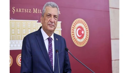 Hasan &Ouml;zt&uuml;rkmen, fıstıktaki d&uuml;ş&uuml;k rekolteye dikkat &ccedil;ekti