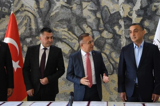 Hayırsever Erdemsoft Tekstil ile Dezavantajlı Öğrencilere Ayakkabı Dağıtım Protokolü