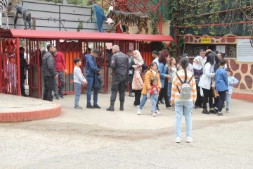 Hayvanat bahçesini bayramın ilk 2 gününde 12 bin kişi ziyaret etti