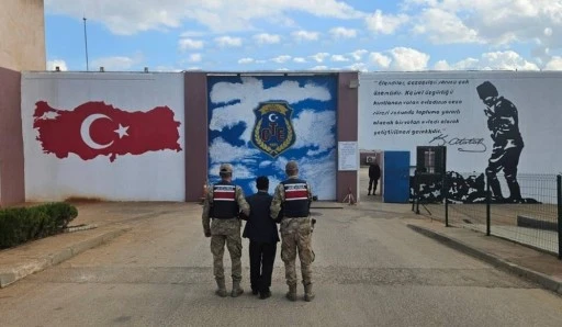Hırsızlık su&ccedil;undan 17 yıl cezayla aranan şahsı jandarma yakaladı