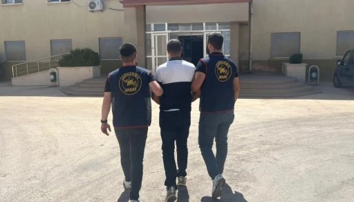 Hırsızlık su&ccedil;undan kesinleşmiş hapis cezasıyla aranan şahıs yakalandı