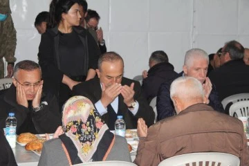  iftarını depremzedelerle yaptı
