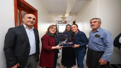 İKİ KOLUNU KAYBEDEN YÜKSEL’İN AZMİ, BAŞKAN ŞAHİN’İ GÖZYAŞLARINA BOĞDU