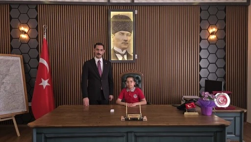 ilkokul öğrencisi 23 Nisan için kaymakam oldu