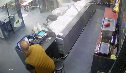 İş yerindekiler panikle dışarı ka&ccedil;tı