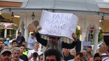  İsrail saldırısında hayatını kaybeden Filistinliler için gıyabi cenaze namazı