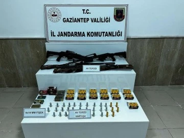 JANDARMA MERCEK OPERASYONLARINA DEVAM EDİYOR : 4 ŞAHIS YAKALANDI