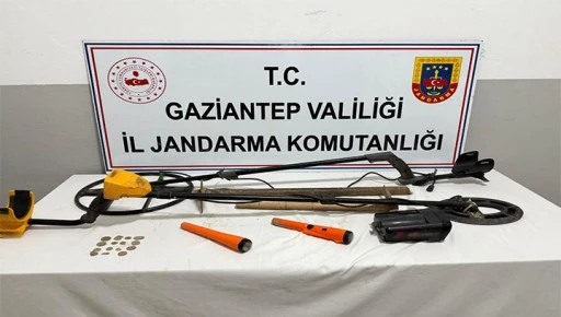 ka&ccedil;ak kazı yapan 2 şahıs su&ccedil;&uuml;st&uuml; yakalandı