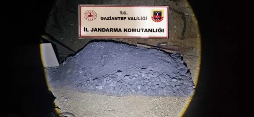 Kaçak krom madeni açarak kazı yapan 5 şahsı jandarma yakalandı