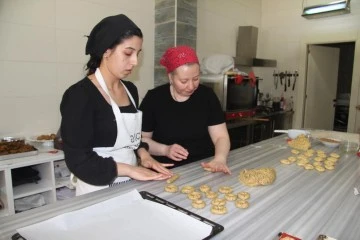 Kadınların köy kahkesi mesaisi
