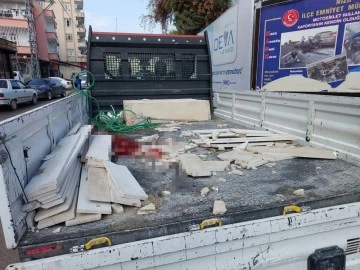 Kafasına mini inşaat vinci düşen işçi kurtarılamadı