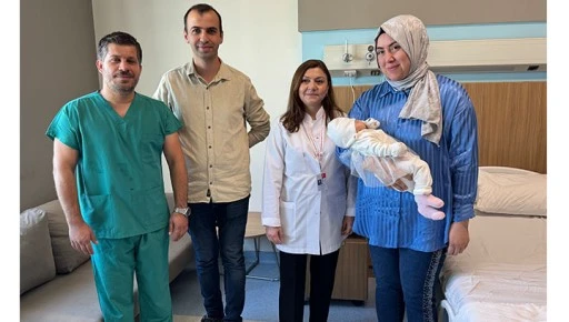 Kalbi G&ouml;ğ&uuml;s Kafesi Dışında Doğan Bebek Gaziantep Şehir Hastanesi&rsquo;nde Sağlığına Kavuştu