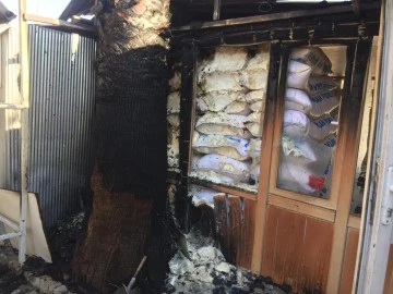 KEBAPÇININ DEPO KISMINDA ÇIKAN YANGIN KORKUTTU