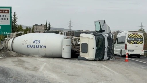 kontrolden çıkan beton mikseri devrildi: 1 yaralı