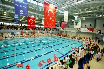 KURTULUŞ KUPASI YÜZME YARIŞLARINDA 723 SPORCU KULAÇ ATTI