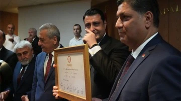 MAZBATA TÖRENİNDE GÖZYAŞLARINA HÂKİM OLAMADI