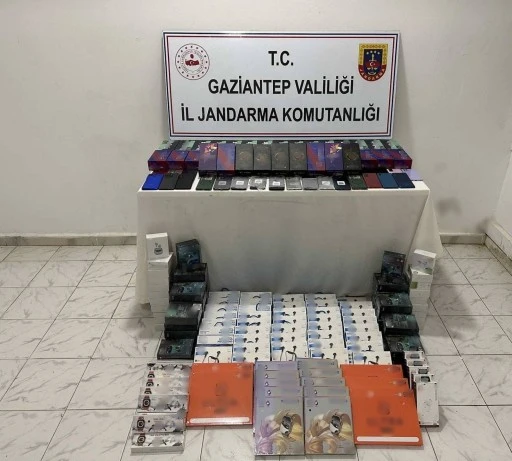 MİLYONLUK KAÇAK TELEFON VURGUNUNA JANDARMA ENGELİ