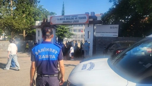 ŞAHİNBEY ZABITA EKİPLERİ LGS'DE &Ouml;ĞRENCİLERİN YANINDA OLDU