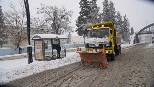 GAZİANTEP B&Uuml;Y&Uuml;KŞEHİR&rsquo;DEN KARLA M&Uuml;CADELEDE KESİNTİSİZ &Ccedil;ALIŞMA