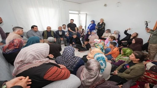 SOKAK SOKAK GEZEN BAŞKAN YILMAZ&rsquo;A MAHALLELERDE YOĞUN İLGİ