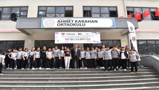Ahmet Karahan Ortaokulu&rsquo;nda Bilime Işık Tutan T&Uuml;BİTAK 4006 Fuarı