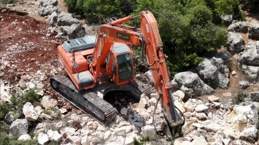 ESKİŞARKAYA’DA ARAZİ YOLU HASRETİ SONA ERDİ  BAŞKAN YILMAZ’A YOL TEŞEKKÜRÜ