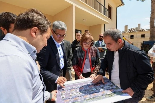 BAŞKAN ŞAHİN, TCDD LOJMANLARININ RESTORASYON &Ccedil;ALIŞMALARINI İNCELEDİ