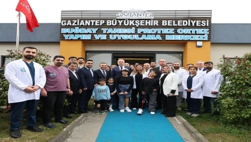 BAKAN IŞIKHAN, BUĞDAY TANESİ PROTEZ ORTEZ YAPIM VE UYGULAMA MERKEZİ&rsquo;Nİ ZİYARETTE BULUNDU