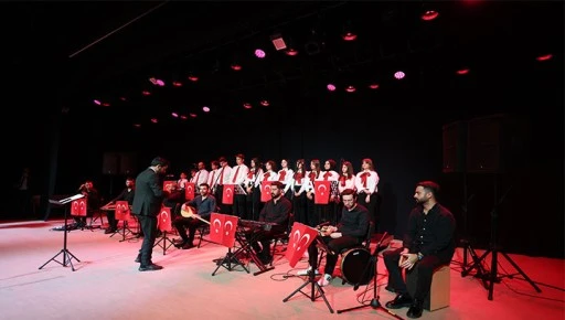ŞAHİNBEY&rsquo;DE CUMHURİYET COŞKUSU KONSERLE TA&Ccedil;LANDI