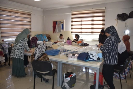 ŞAHİNBEY’DE KADINLAR HEM ÜRETİYOR HEM KAZANIYOR