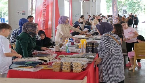 KADIN ELİYLE ORTAYA &Ccedil;IKAN &Uuml;R&Uuml;NLER G&Ouml;R&Uuml;C&Uuml;YE &Ccedil;IKTI
