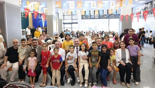 AK PARTİ GAZİANTEP İL BAŞKANLIĞINDAN İHTİYA&Ccedil; SAHİBİ &Ccedil;OCUKLARA KIRTASİYE DESTEĞİ