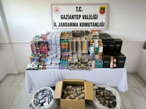 JANDARMA KA&Ccedil;AK&Ccedil;ILIK OPERASYONUNDA MİYONLUK MALZEMEYE EL KOYDU