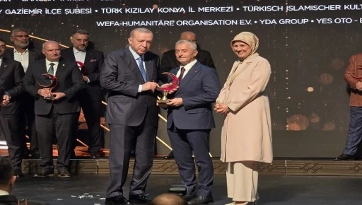 CUMHURBAŞKANI ERDOĞAN'DAN BAŞKAN TAHMAZOĞU&rsquo;NA BİRİNCİLİK &Ouml;D&Uuml;L&Uuml;