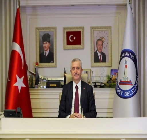 BAŞKAN TAHMAZOĞLU, &Ccedil;ALIŞAN GAZETECİLER G&Uuml;N&Uuml;N&Uuml; KUTLADI