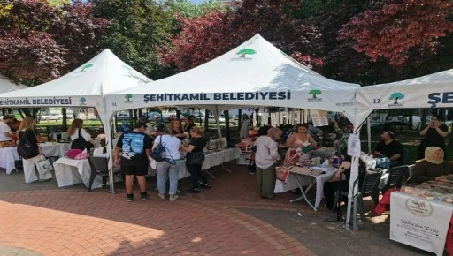 ŞEHİTKAMİL&rsquo;DE &Uuml;RETEN KADINLARA B&Uuml;Y&Uuml;K DESTEK  &Uuml;RETİCİ KADIN KERMESİ BAŞLADI
