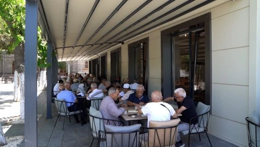 HİZMETE GİREN EMEKLİLER LOKALİNE KISA SÜREDE YOĞUN İLGİ