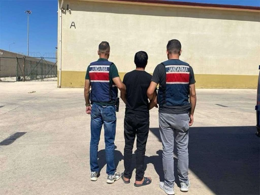11 YILLA ARANAN ŞAHIS JANDARMADAN KA&Ccedil;AMADI