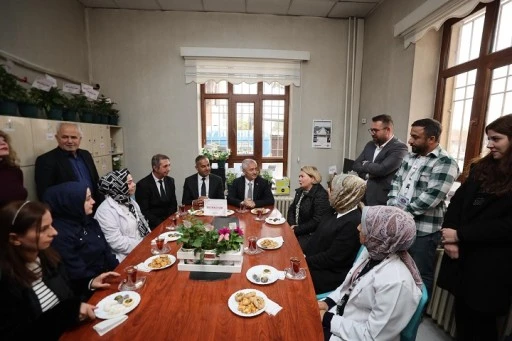 BAŞKAN MEHMET TAHMAZOĞLU &Ouml;ĞRETMENLERİ UNUTMADI