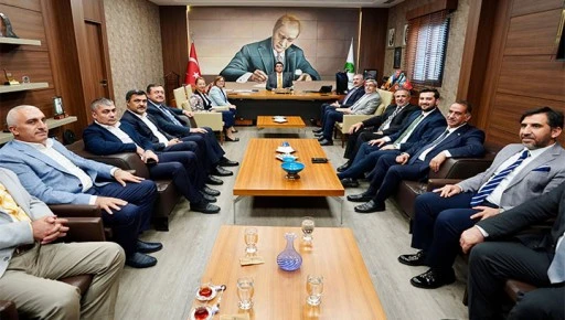 AK PARTİ GRUP BAŞKAN VEKİLİ G&Uuml;L VE BAŞKAN ŞAHİN&rsquo;DEN YILMAZ&rsquo;A ZİYARET