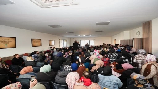 BAŞKAN YILMAZ KARŞIYAKA&rsquo;DA KADINLARLA BULUŞTU