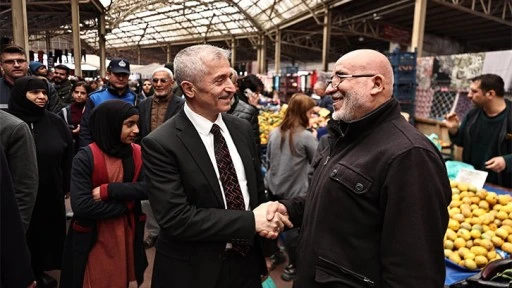 BAŞKAN TAHMAZOĞLU SEMT PAZARI ESNAFINI ZİYARET ETTİ