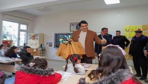 BAŞKAN YILMAZ &Ouml;ĞRENCİLERİN KARNE SEVİNCİNE ORTAK OLDU