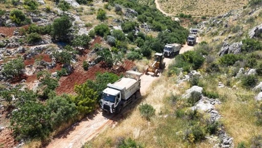 ŞEHİTKAMİL&rsquo;DE ARAZİ YOLLARI A&Ccedil;MA &Ccedil;ALIŞMALARI S&Uuml;R&Uuml;YOR  KULLANILAMAYAN ARAZİLER YENİDEN &Uuml;RETİME KAZANDIRILIYOR