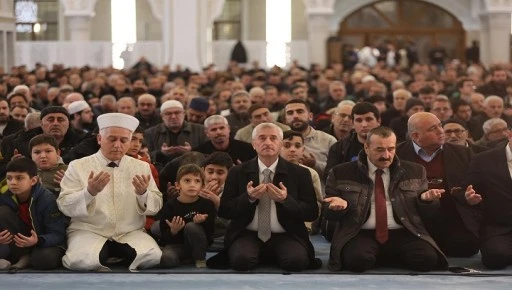 MİRA&Ccedil; GECESİNDE ŞAHİNBEY MİLLET CAMİİ DOLDU TAŞTI