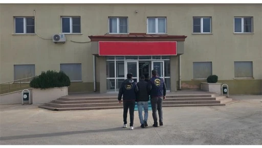 11 YIL 9 AY KESİNLEŞMİŞ HAPİS CEZASIYLA ARANAN ŞAHIS JASAT&rsquo;TAN KA&Ccedil;AMADI