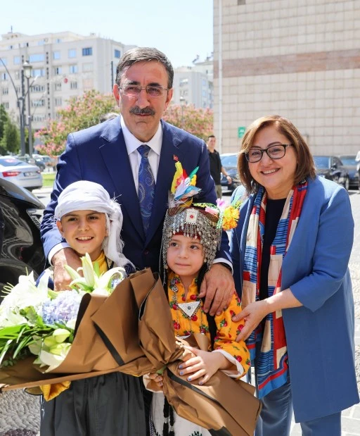 - CUMHURBAŞKANI YARDIMCISI CEVDET YILMAZ, GÖNÜLLÜ GERİ DÖNÜŞ, DANIŞMA VE DESTEK MERKEZİ İLE BÜSEM’İN AÇILIŞINI YAPACAK