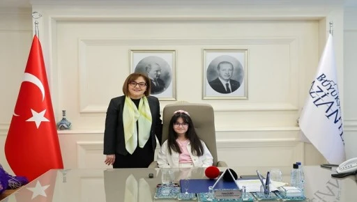 BAŞKAN ŞAHİN MAKAMINI MİNİK BEREN &Ouml;ZDEMİR&rsquo;E DEVRETTİ