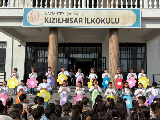 GAZİANTEP KIZILHİSAR İLKOKULU&rsquo;NDA &Ouml;ĞRETMENLER G&Uuml;N&Uuml;