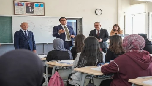 BAŞKAN YILMAZ&rsquo;DAN &Uuml;NİVERSİTE ADAYLARINA G&Uuml;&Ccedil;L&Uuml; DESTEK